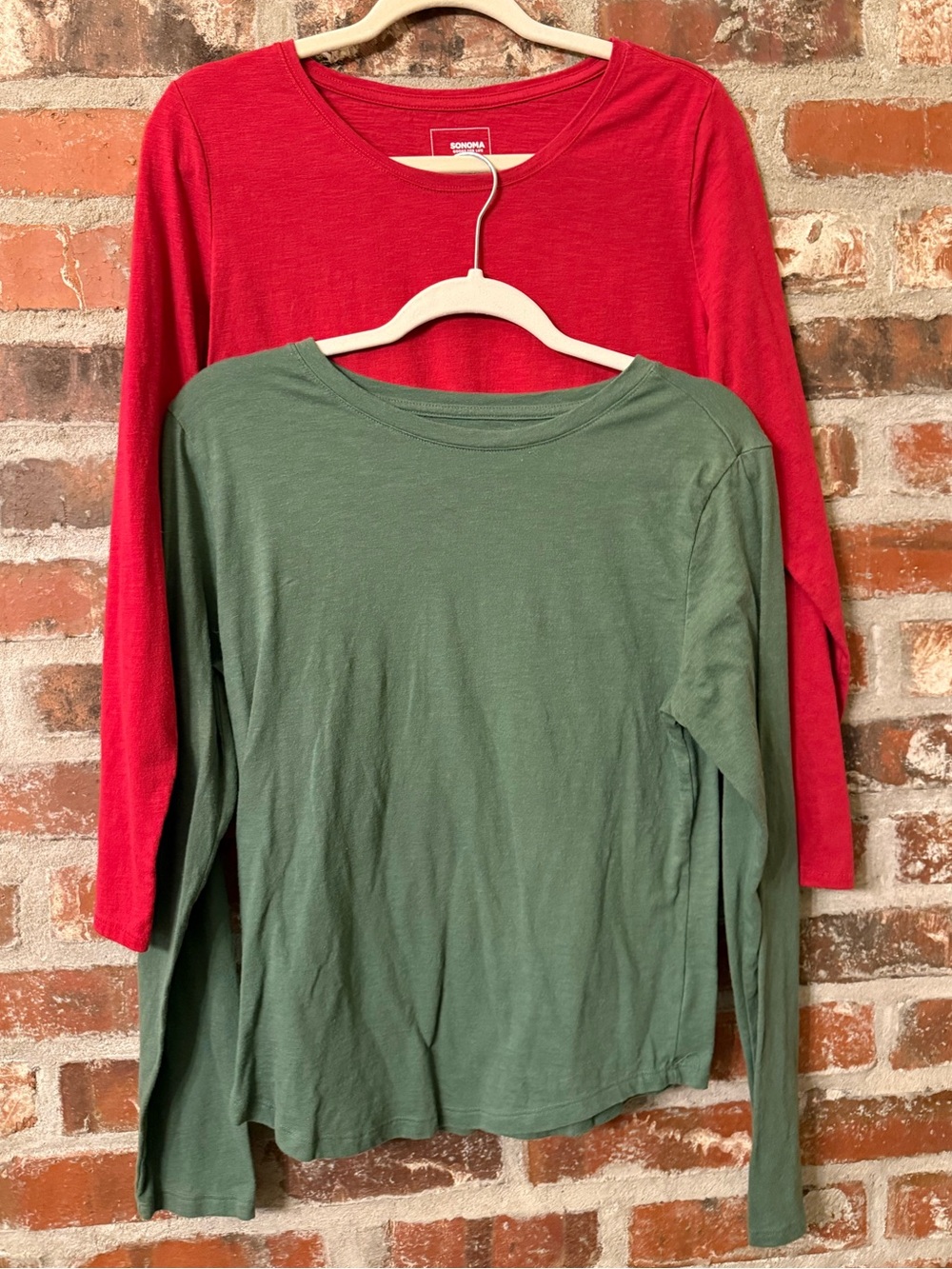 T232 -Sonoma Long-Sleeve Crewneck Top Duo — Red & Green